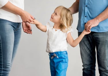 Custodia compartida y régimen de visitas con enfoque en bienestar infantil.