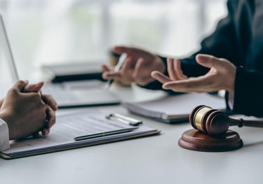 Reclamación por daños materiales con respaldo legal especializado.