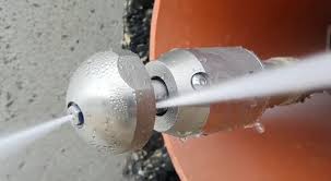 Buse haute pression pour découpe des racines dans canalisation bochée