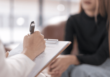 psychologist taking counselling session