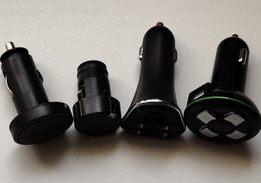 Universalus vartų pultelis, paslėptas  SIGARETTE LIGHTER SOCKET automobilinio žiebtuvėlio korpuse, 