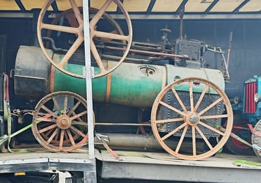 Transport einer alten Dampfmaschine
