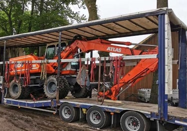 Kettenbagger Transport LKW