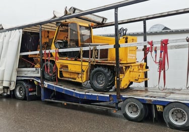 Transport Kran mit Tieflader