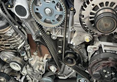 kit distribuzione montato su un'auto nell'Officina Spione