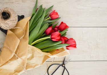 gėlių rišimas į puokštes, gėlių pakavimas, gėlių puokštės Panevėžyje LeRo party lero.lt