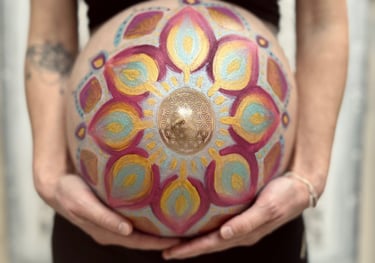 Carmela Martello Bauchmalerei und Geburtskerzen heilige Rituale