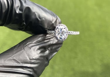 Anillo de Compromiso Oro Blanco Ovalo Halo, Moissanita