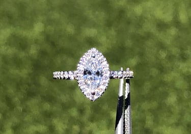 Anillo de Compromiso Oro Blanco Marquesa Halo, Diamante GIA