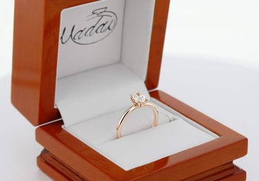 Anillo de Compromiso Oro Rosa Solitario corte Ovalo, Diamante GIA