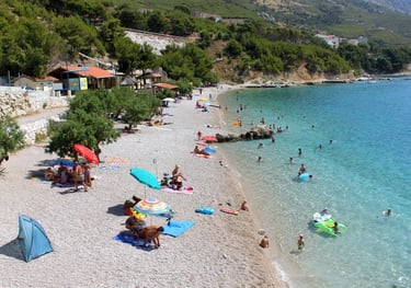 The photo shows Artina Beach in Lokva Rogoznica.