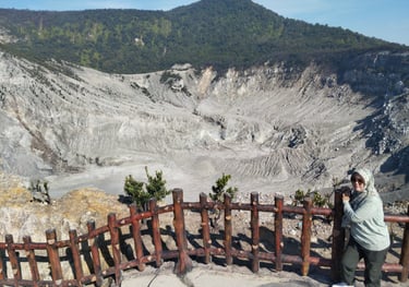 tangkubanperahu crater