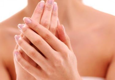 Mani con pelle sana dopo trattamenti medicina estetica Dott. Porro