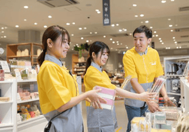 协助学生在日本寻找兼职并提供职场沟通技巧指导