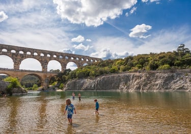 baignade aux pieds du pont du gard