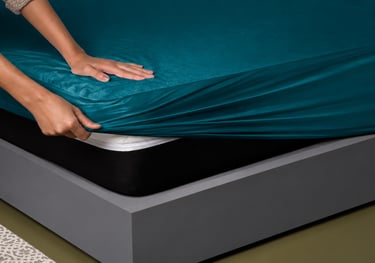 Waterproof and breathable mattress protectors designed for hotels, retailers, and international impo