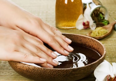Manicure SPA rilassante con trattamento completo per mani e unghie