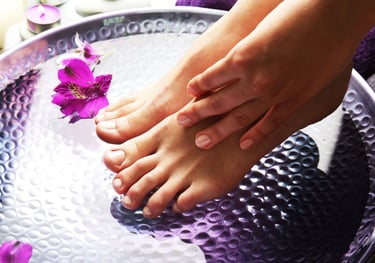 Trattamento pedicure SPA rilassante per piedi rigenerati e morbidi