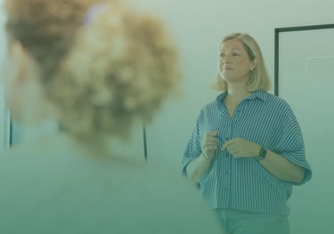 Iris Van Belleghem begeleidt een Lencioni teamcoachingtraject rond vertrouwen en samenwerking