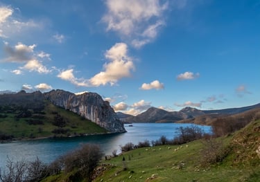 Pantano del Porma en León, zona de pesca en entorno natural