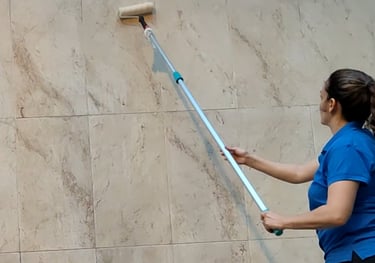Aplicación de recubrimiento protector anti-graffiti en una fachada en Málaga-SIN GRAFFITIS