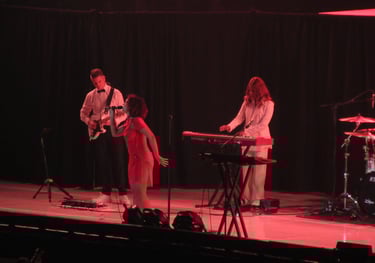 Raye on stage 