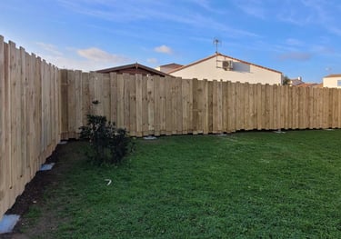 cloture en bois lames verticales destructurée