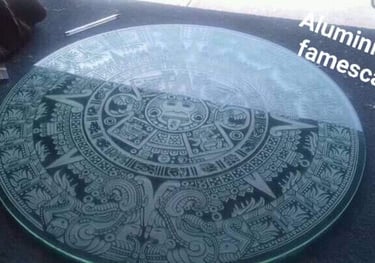 grabado en vidrio de calendario azteca
