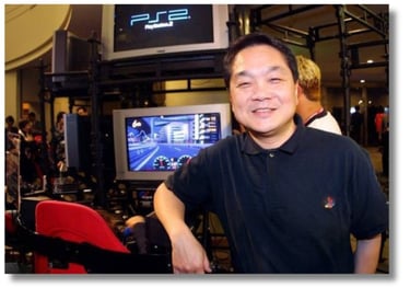 Ken Kutaragi, apresenta o novo software de simulação de direção e corrida "Gran Turismo 3 A-spec" e