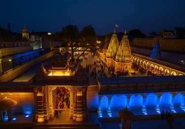 Kashi Vishwanath Temple, sacred Jyotirlinga of Lord Shiva in Varanasi on the Ganga’s banks.