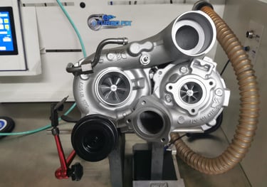 Turbina recondiționată complet, inspectată și pregătită pentru a îmbunătăți performanța motorului