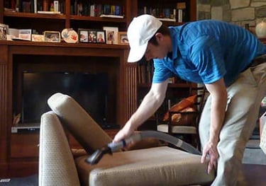 Pelėsio naikinimas iš audinių, kilimų, baldų