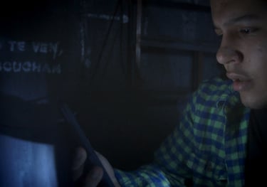 Fotograma de producción de cine con enfoque en narrativa visual