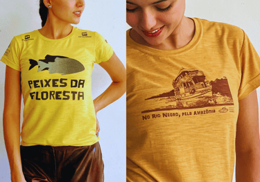 Modelo com camisetas ecológicas personalizadas dos projetos Peixes da Floresta e Pela Amazónia