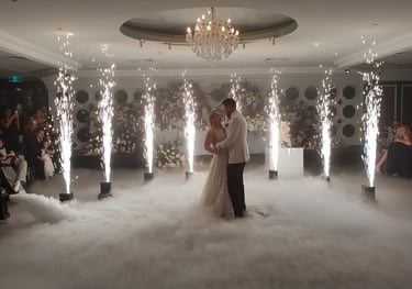 Openingsdans Bruiloft met Sparklers en Low Fog