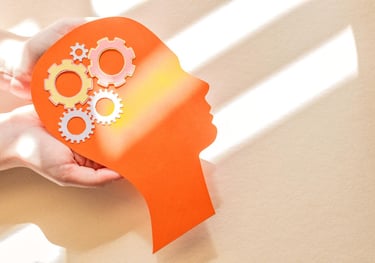 Cabeça com engrenagem simbolizando gestão emocional 