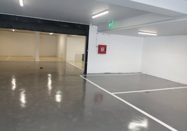 Διαγραμμίσεις parking , σε εμπορικό κέντρο