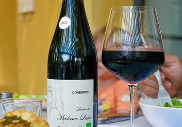 Madame Lucie sur table