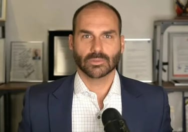 a man in a suit and tie is shown in this image