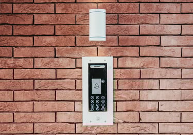 Instalación de videoporteros inteligentes para empresas, permitiendo una comunicación segura y efici