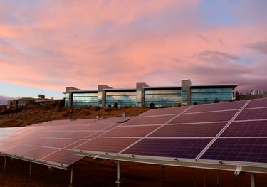 Soluciones de energía solar para reducir costos y mejorar la sostenibilidad empresarial.
