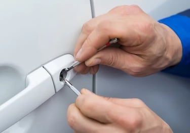 automobilio durų spynos remontas