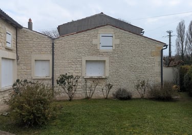 Nettoyage par drone, démoussage de toiture, Nettoyage de panneaux solaires, façade et bardage 