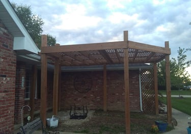 a pergolized wooden pergolized patio with a pergolized roof