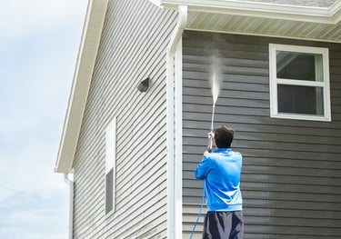 Soft washing a Home in High Springs Florida