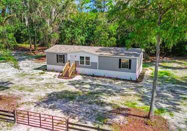 Pressure washing home in Lafayette County Florida