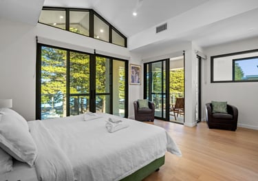 Luxurious 4 bedroom beachfront apartment in Victor Harbor