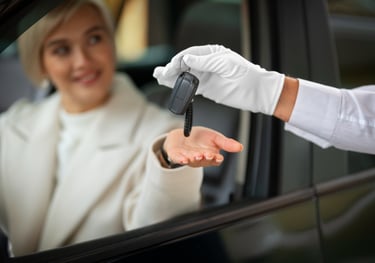 a woman in car took her key after auto1-locksmith profession done his job and program the key 