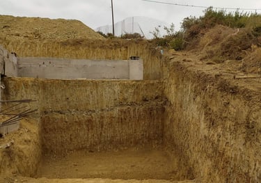 Εκσκαφή θεμελίων και προετοιμασία για κάλυψη με καλούπια