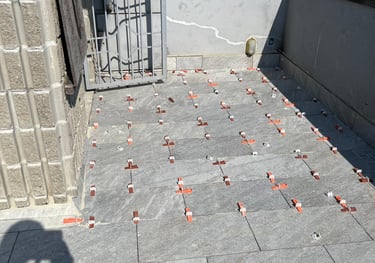 posa piastrelle per esterno su un terrazzo Milano